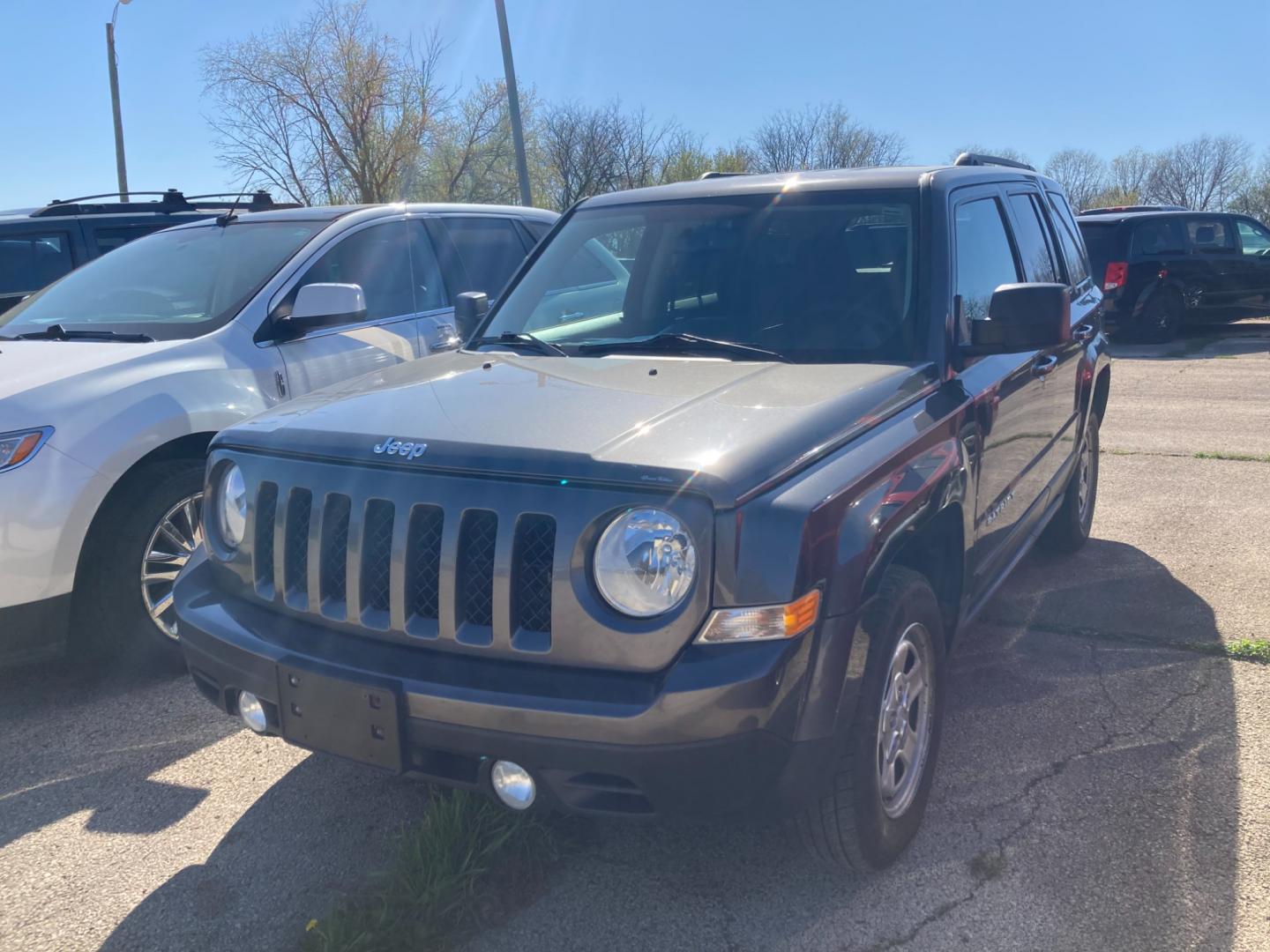 2016 Granite met Jeep Patriot Sport 4WD (1C4NJRBB1GD) with an 2.4L L4 DOHC 16V engine, located at 1800 South Ihm Blvd, Freeport, IL, 61032, (815) 232-5543, 42.278645, -89.607994 - Photo#0